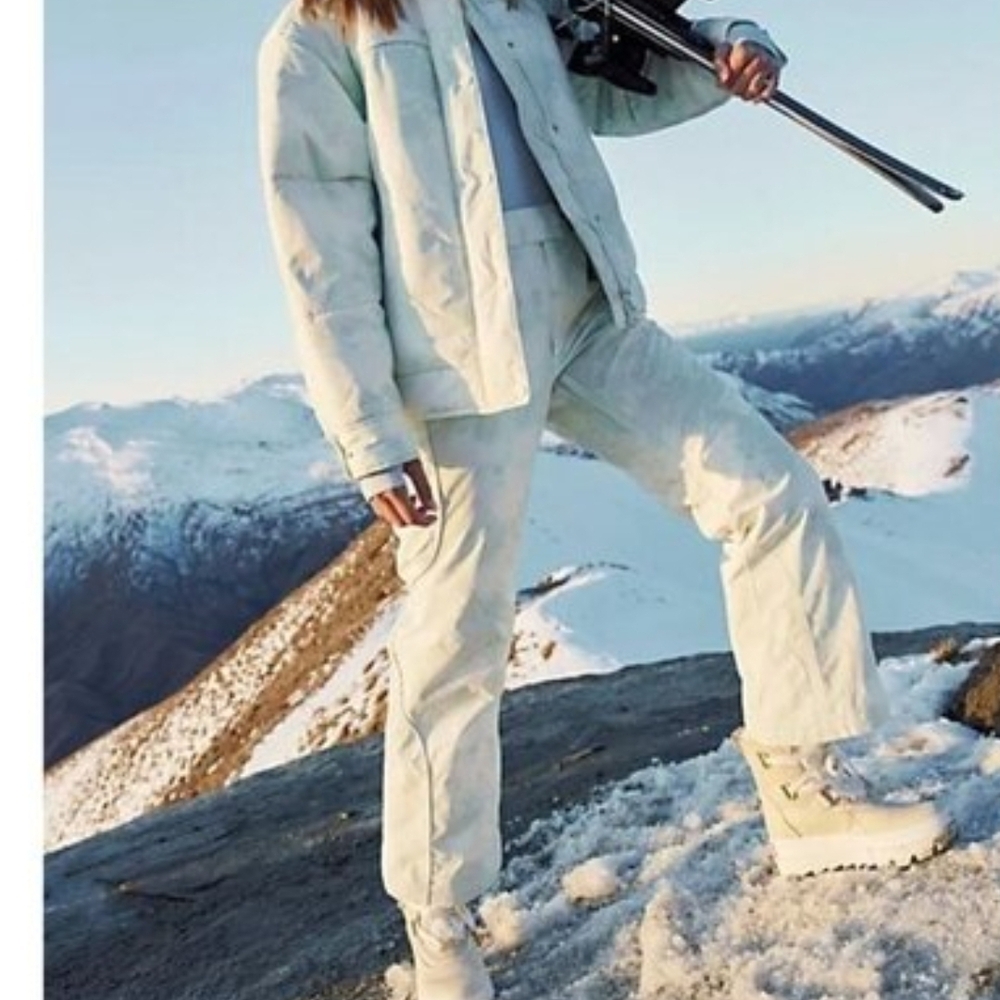 NWOT Free People Movement Bunny Slope Snowboard Ski Pants. Medium ~ Ice Blue
